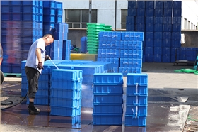 周轉(zhuǎn)箱清潔塑料筐