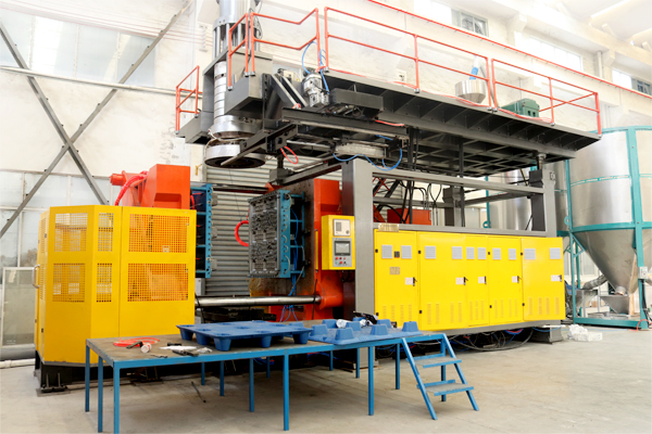 為什么要選擇吹塑托盤生產(chǎn)廠家?四個(gè)優(yōu)勢(shì)你知道嗎?