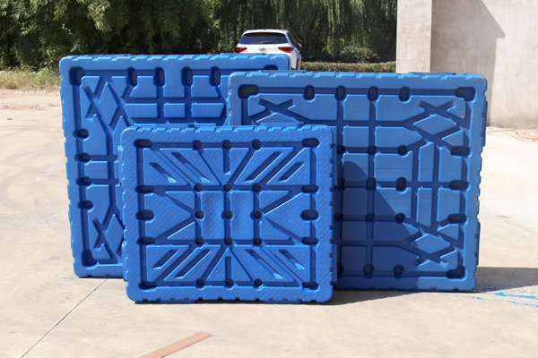 吹塑托盤生產(chǎn)商，分析中空吹塑托盤價(jià)格決定因素