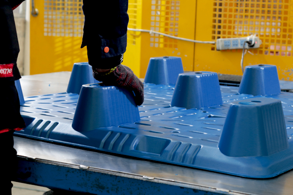 曝光！吹塑托盤生產廠家生產過程竟是如此！