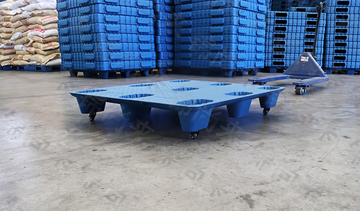 大開腦洞！給九腳吹塑塑料托盤加輪子，想不到吧！