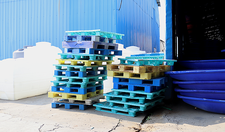 托盤(pán)塑料托盤(pán)容易發(fā)脆？這四大因素你了解嗎？