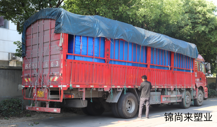 九腳塑料托盤機械化運輸，裝運時要注意什么？