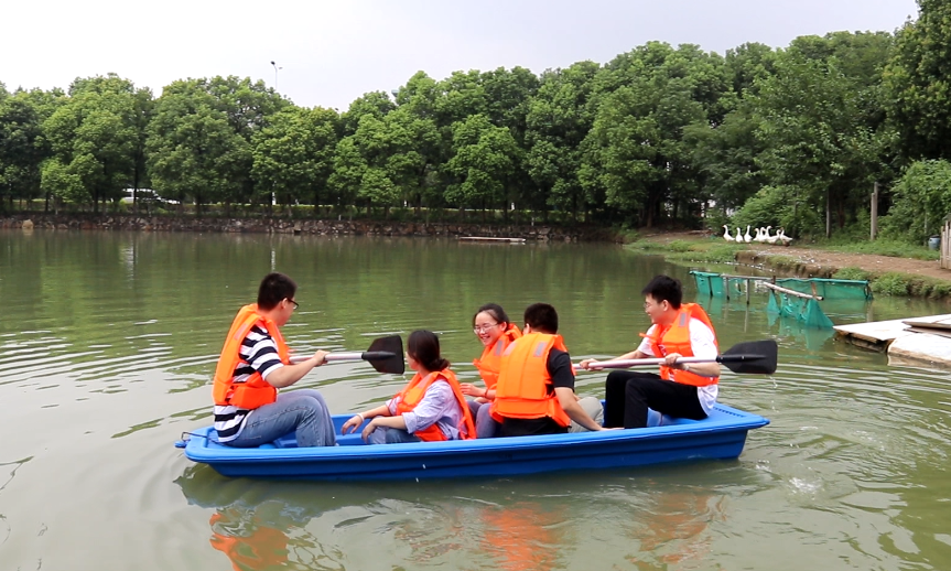 吹塑漁船賤賣，不用家里有礦，便宜讓你帶回家！