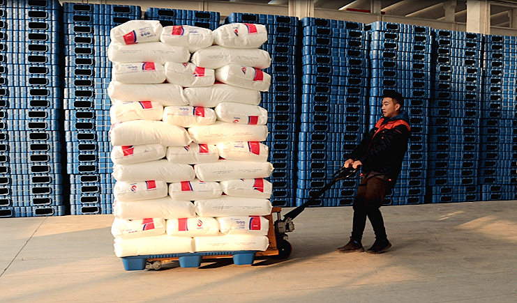 購買塑膠卡板的主要是哪些行業(yè)？塑膠卡板廣泛應(yīng)用于運輸行業(yè)，節(jié)省了大量的時間和人力，讓企業(yè)所青睞。