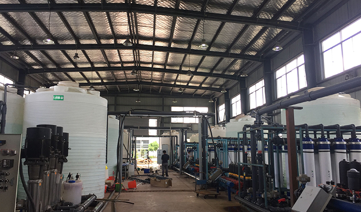 化工廠的耐腐蝕塑料儲罐？酸堿等化學劑放這里沒問題~