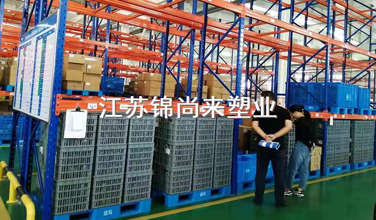 重型、穿梭車貨架怎么選倉儲貨架托盤?一篇讀懂