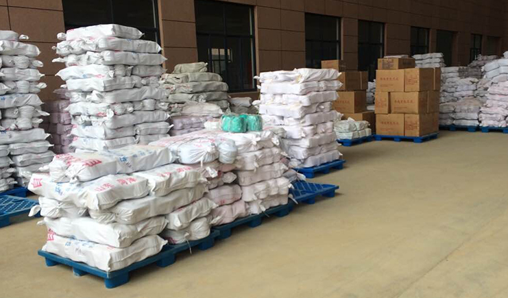 化學(xué)品倉庫招人難，作業(yè)負(fù)荷大？塑膠卡板高效管理！