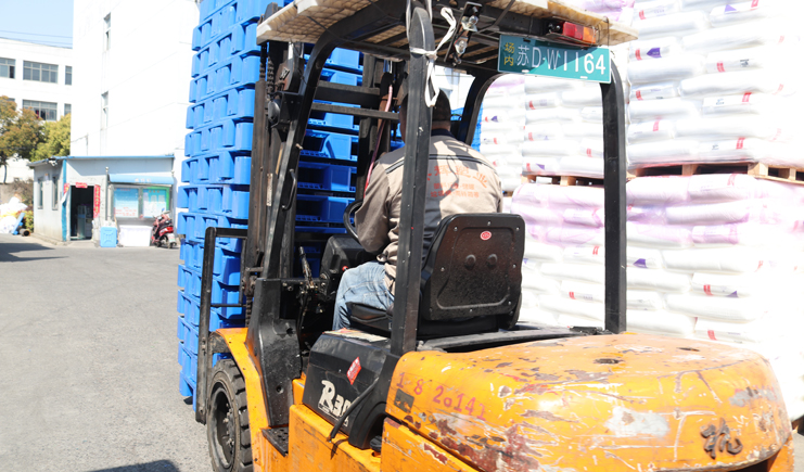 塑膠卡板和貨物保管，出庫時破損等問題如何解決