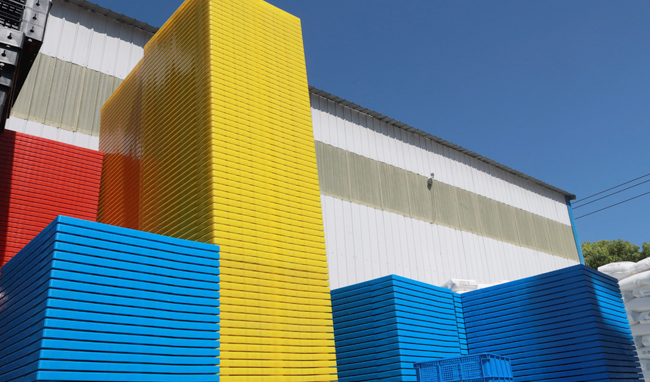 《權游》男演員疫情期間兼職送外賣，塑料托盤廠家談企業危機應對