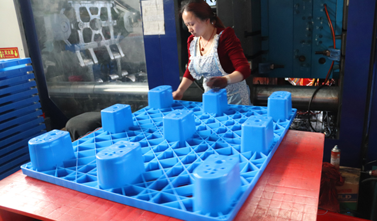 拒絕加班，被公司索賠1.8萬？塑料托盤廠家分析加班文化的成本