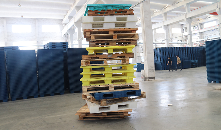 采購托盤常識，塑料棧板和木棧板的價格差距分析