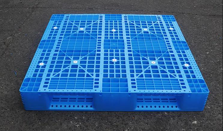 塑料托盤生產(chǎn)加工發(fā)生收縮翹曲，廠家如何去解決？