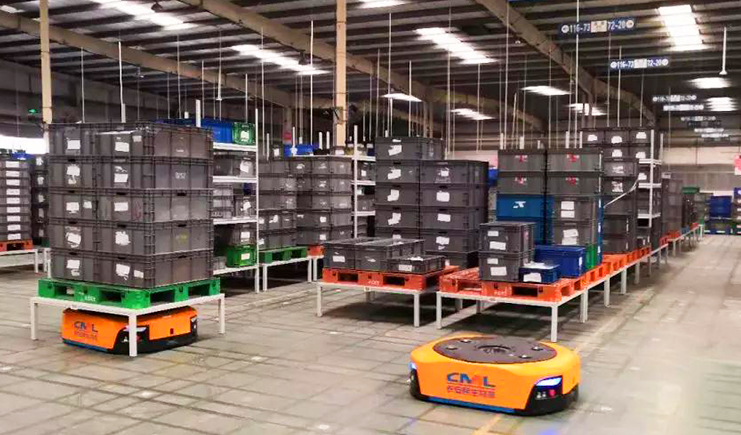 塑料托盤無人倉庫中移動,為什么不會撞在一起?