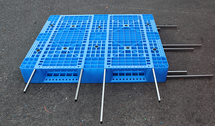 塑料托盤內加鋼管多少錢一條?看看專家來分析