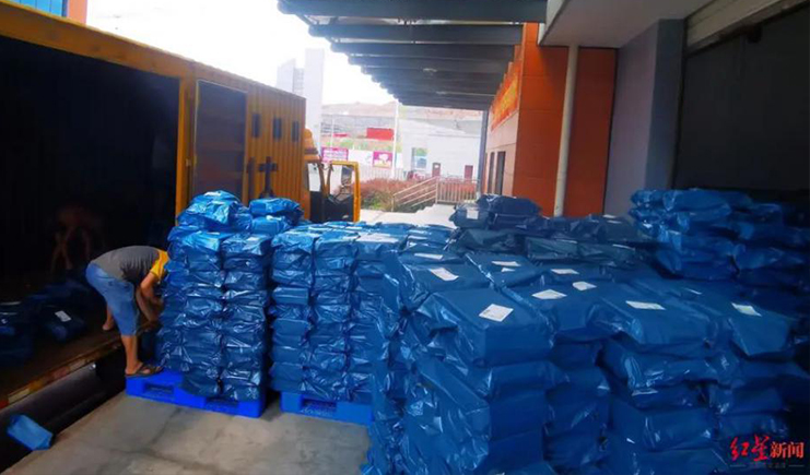 鴻星爾克物流塑料托盤(pán)