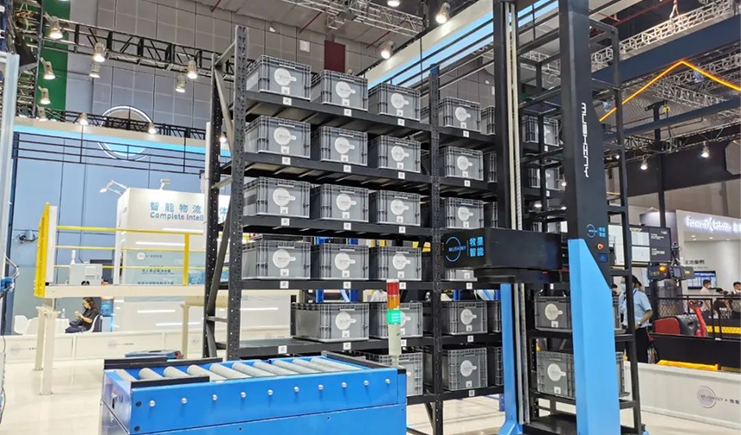 芯片周轉箱機器人使用